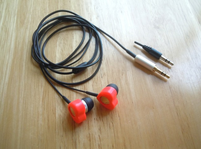 MARC BY Marc Jacobs  Heart Earbuds
